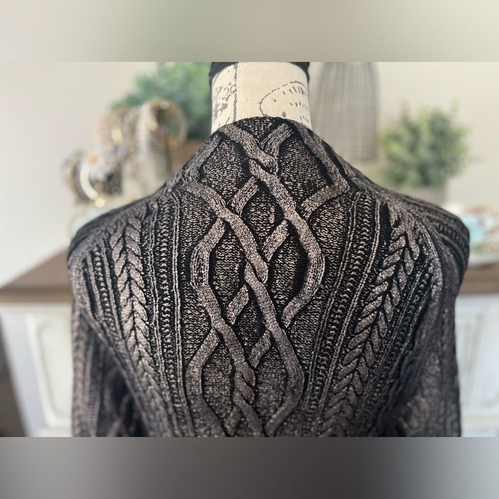 🖤GREAT GIFT! Black & Gold metallic cable knit sweater,size XS, NWT-see video 🎥 - Picture 8 of 15